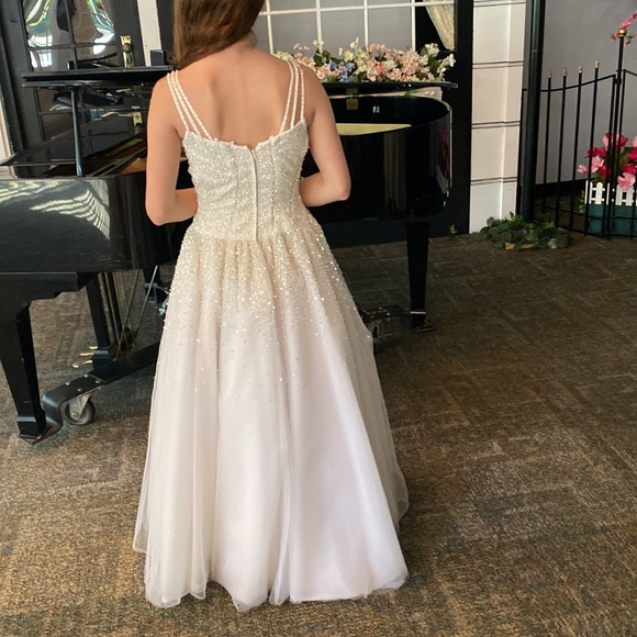 Beautiful white sequined formal - Picture 3 of 7